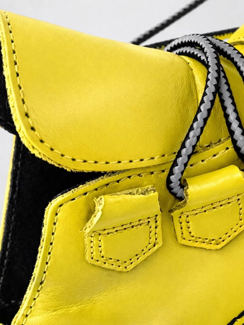 Sorel Waterproof Duck Boots Yellow Black Women’s 8.5 — Minor Lace Hole Wear